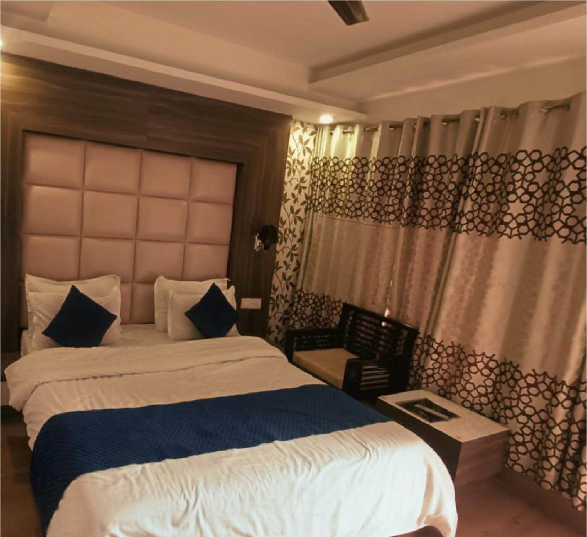 Hotel Wild Rose - Далхаузи Екстериор снимка