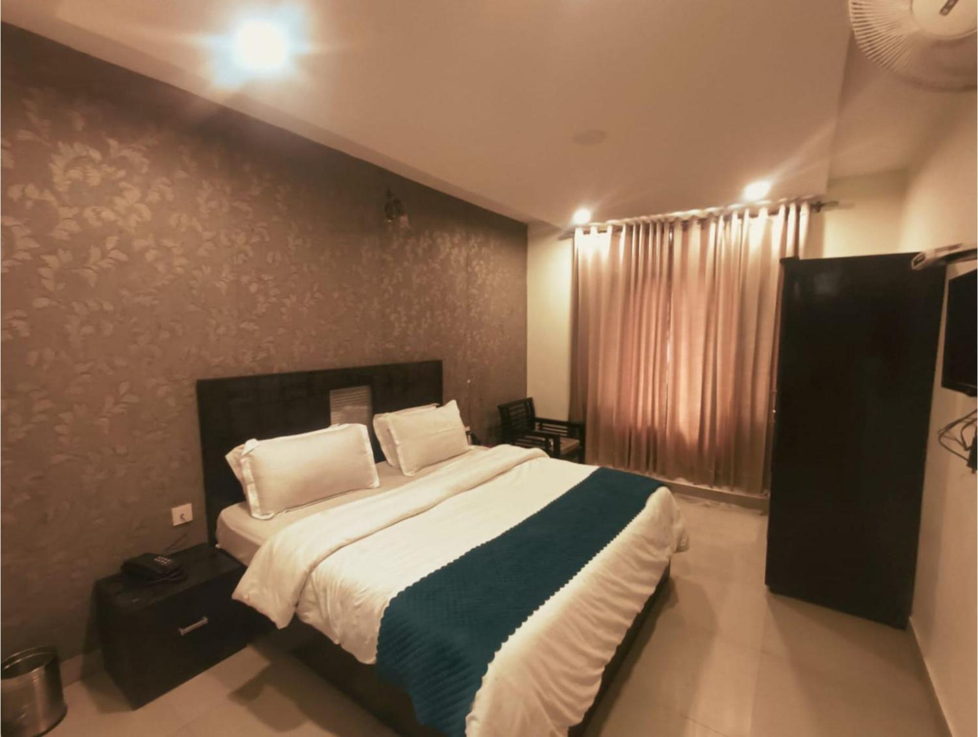 Hotel Wild Rose - Далхаузи Екстериор снимка
